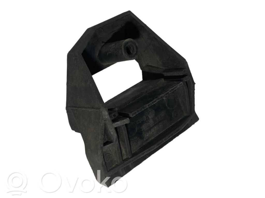 Radiator(s) holder/bracket