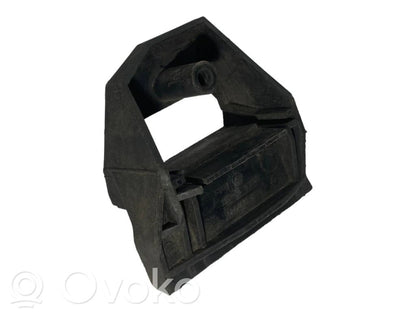 Radiator(s) holder/bracket