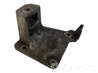 Engine mounting bracket