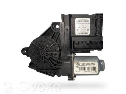 Priekšpusē loga pacēlāja motoriņš