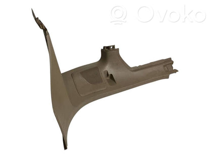 (D) statņa dekoratīvā apdare (apakšdaļa)