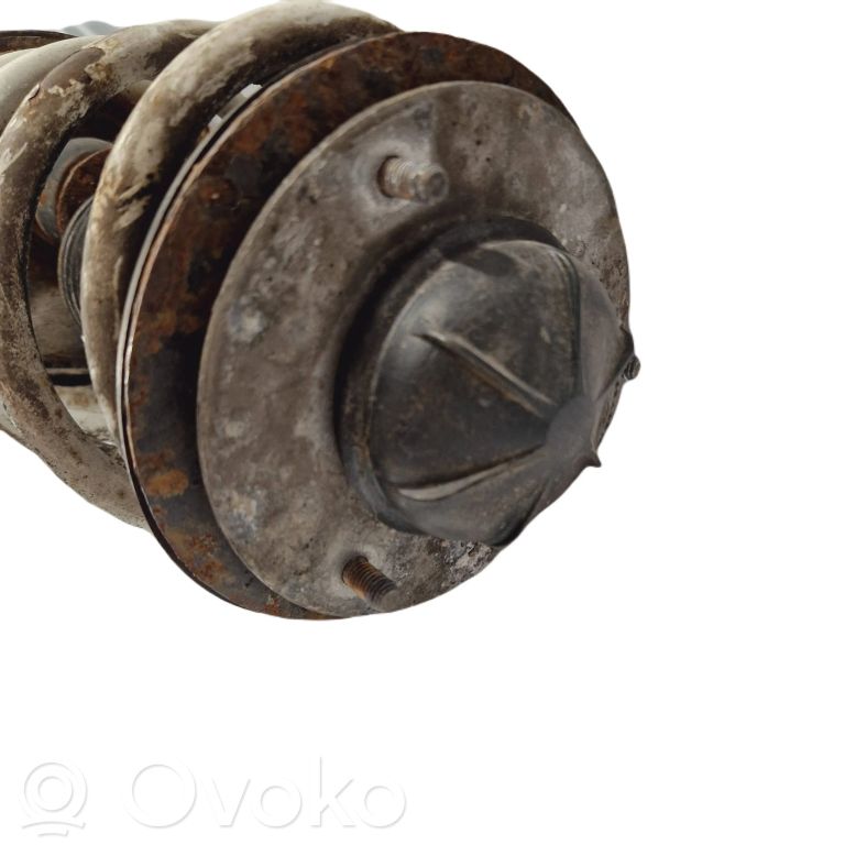 Priekšpusē amortizators ar atsperi