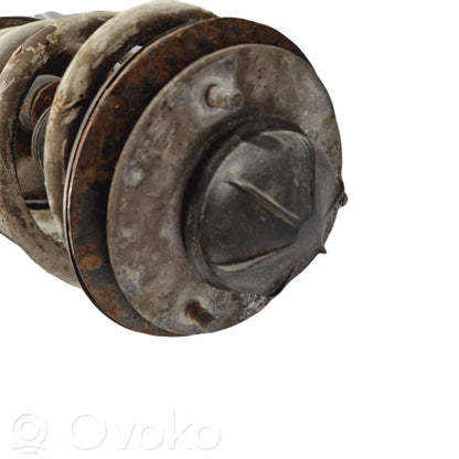 Priekšpusē amortizators ar atsperi