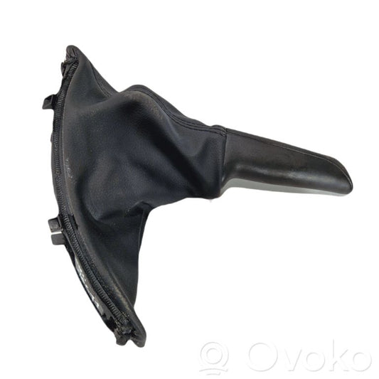 Rokas bremzes mehānisms (salonā)