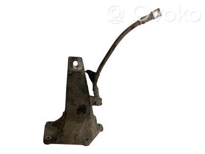 Engine mounting bracket