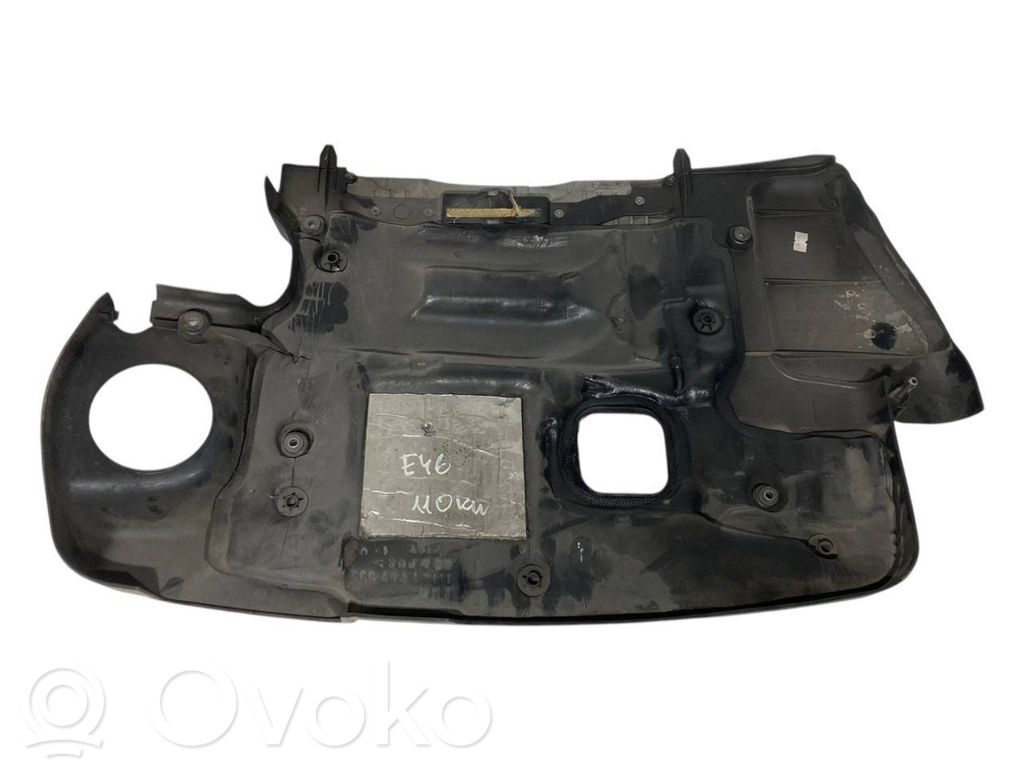 Dzinēja pārsegs (dekoratīva apdare)