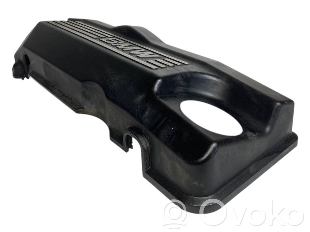 Dzinēja pārsegs (dekoratīva apdare)