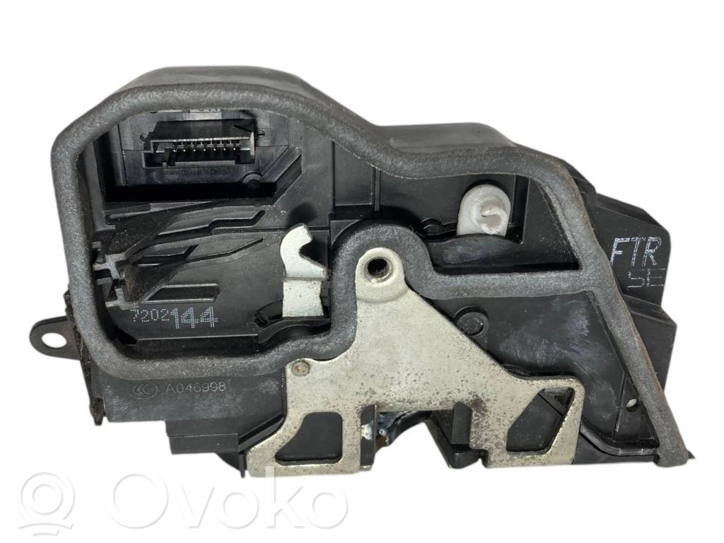 Priekšpusē slēdzene