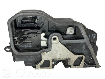 Priekšpusē slēdzene