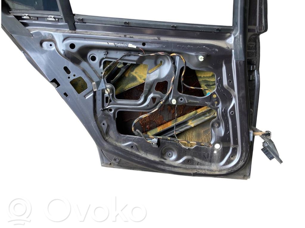 Aizmugurējās durvis