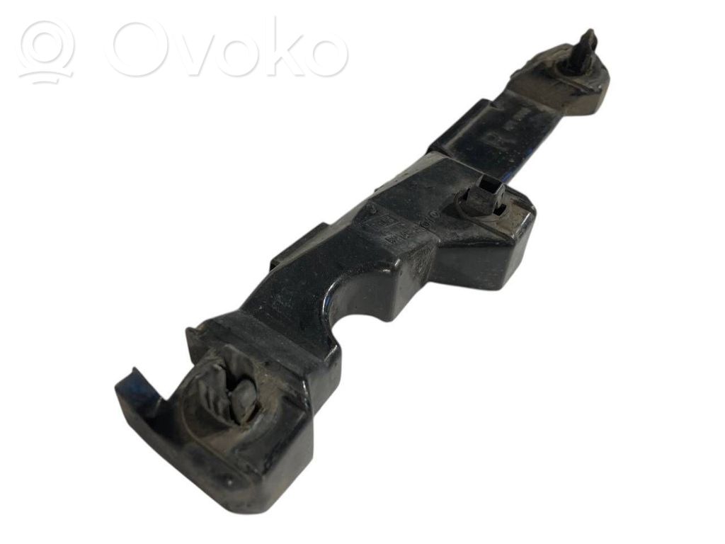 Priekšpusē bampera turētājs