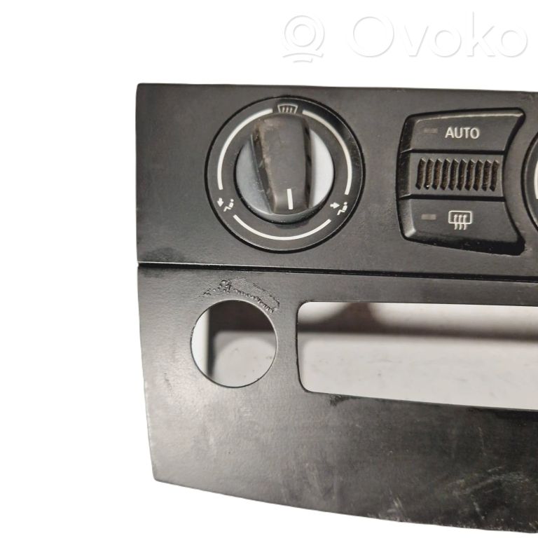 Air conditioning / climate control / interior heating control unit (in the passenger compartment)