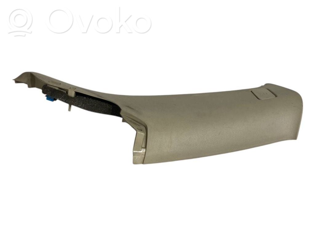 (C) statņa dekoratīvā apdare