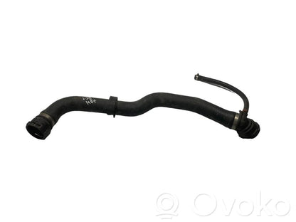 Caurulīte (-es) / šļūtene (-es)