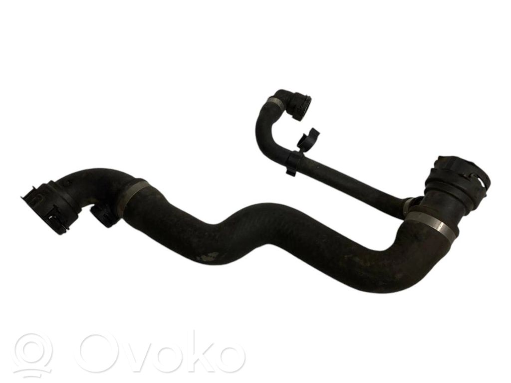 Caurulīte (-es) / šļūtene (-es)