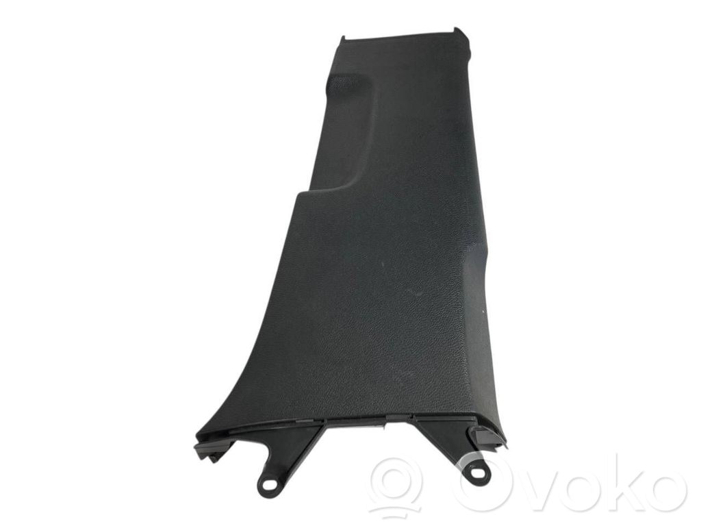 (B) statņa dekoratīvā apdare (apakšdaļa)