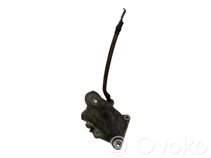 Engine mounting bracket
