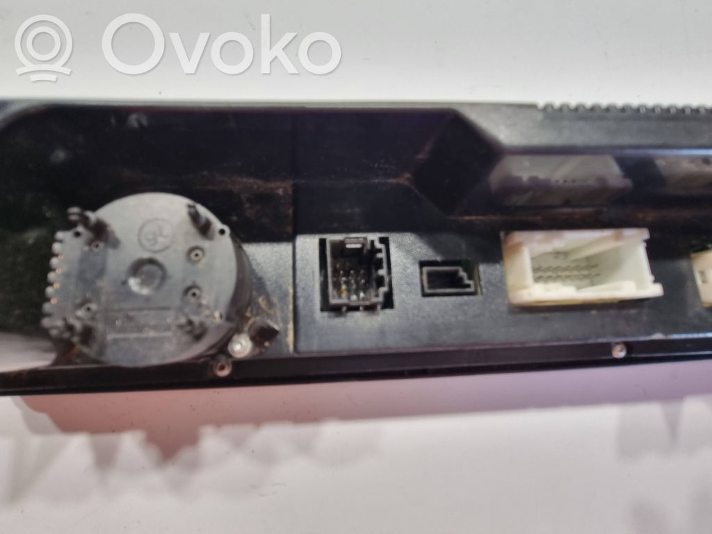 Gaisa kondicioniera / klimata kontroles / salona apsildes vadības bloks (salonā)