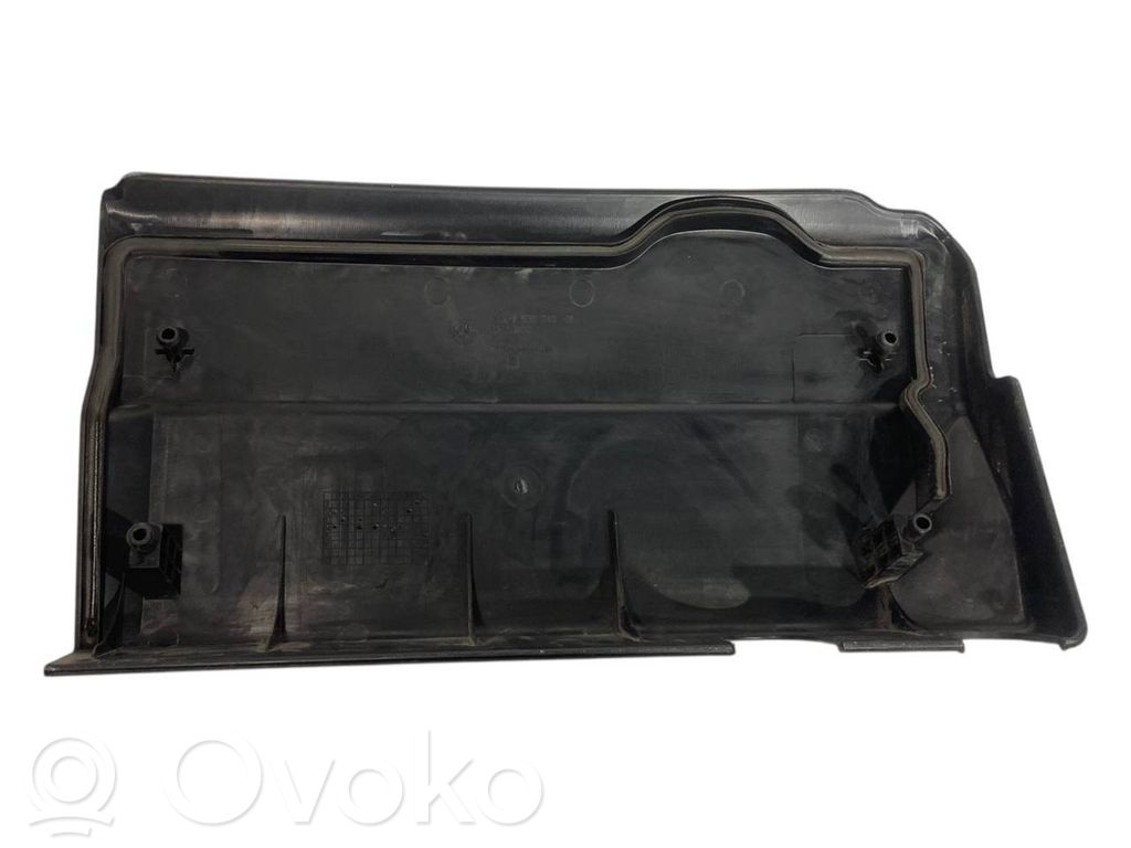 Engine cover (decorative trim)