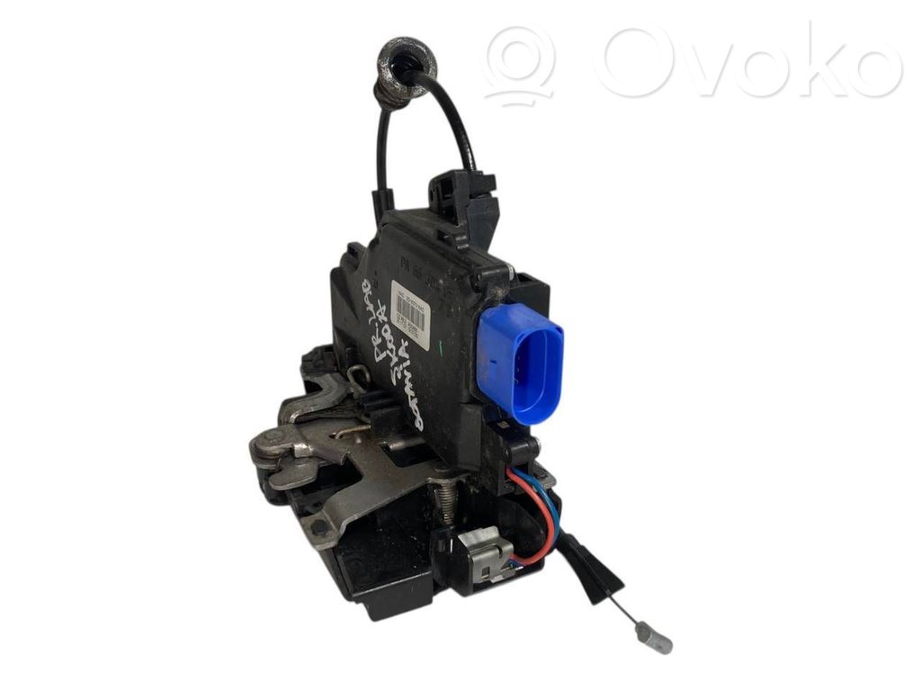 Priekšpusē slēdzene