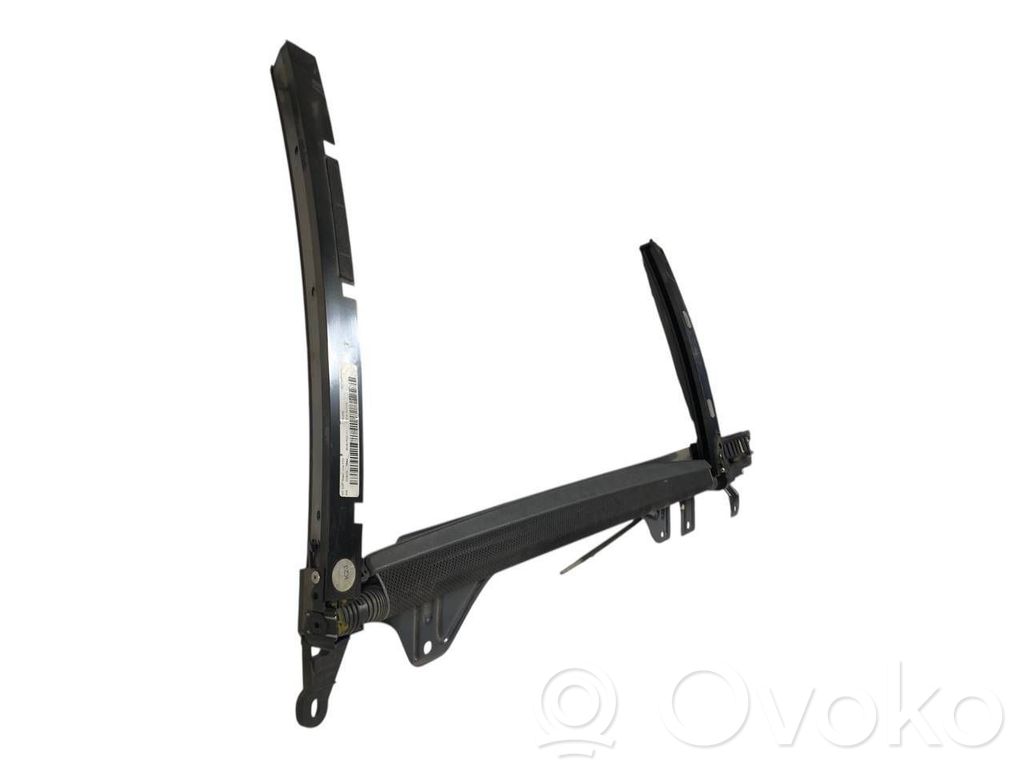 Aizmugurē logu aizkars