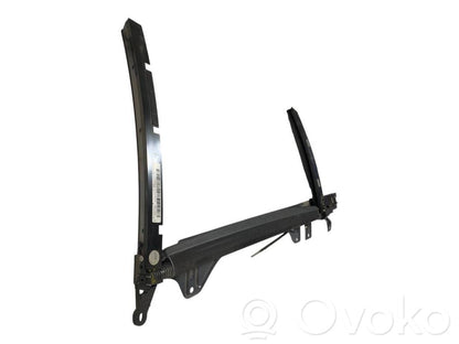 Aizmugurē logu aizkars