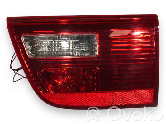 Aizmugurējais lukturis pārsegā