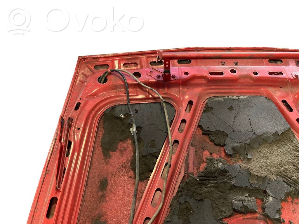 Dzinēja pārsegs (vāks)