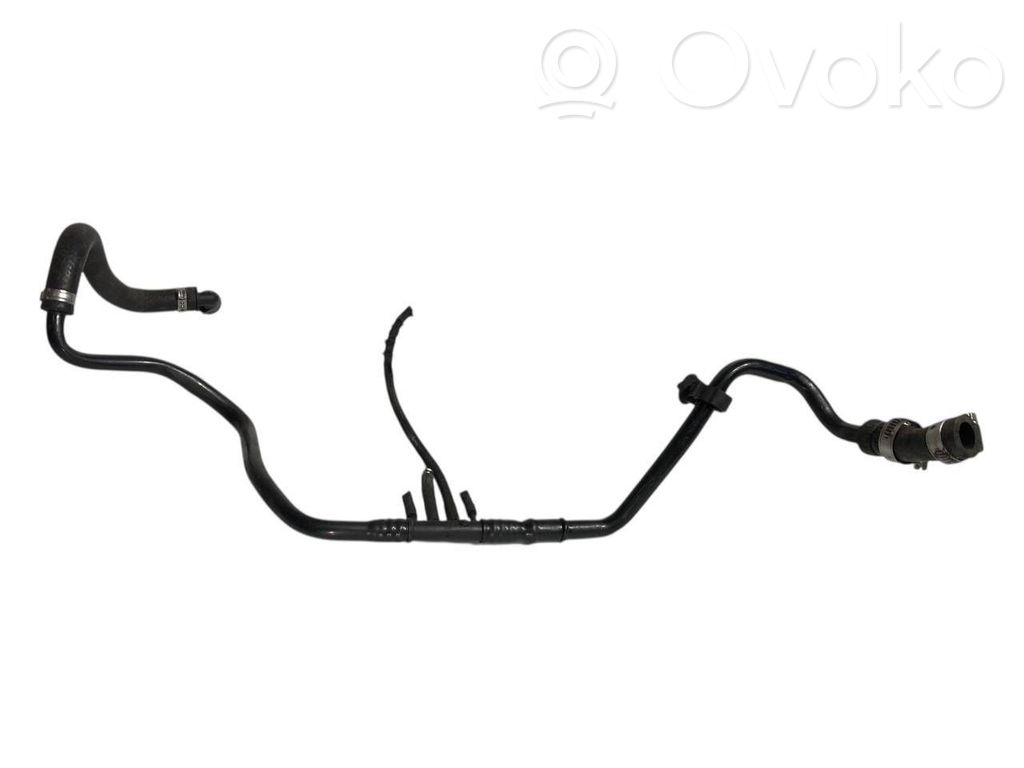 Caurulīte (-es) / šļūtene (-es)