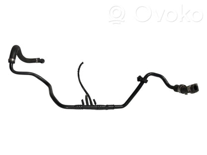 Caurulīte (-es) / šļūtene (-es)