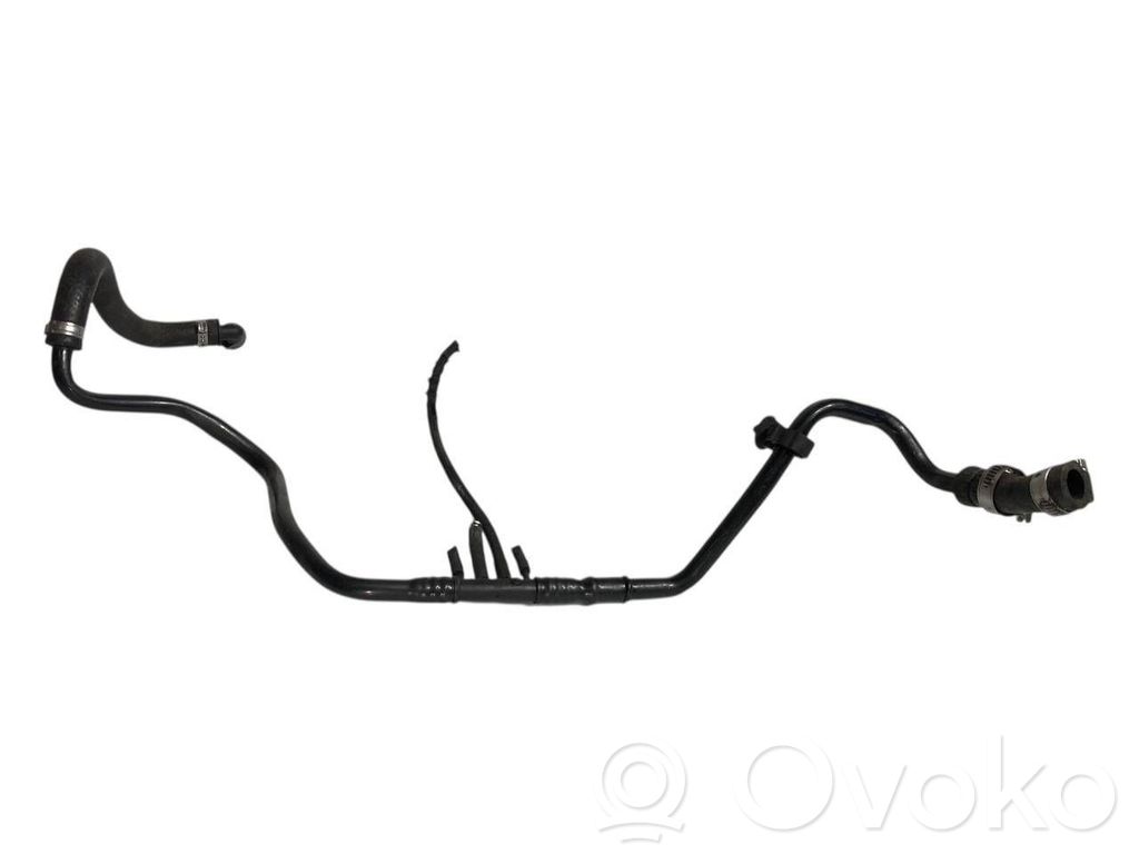 Caurulīte (-es) / šļūtene (-es)