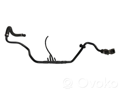 Caurulīte (-es) / šļūtene (-es)