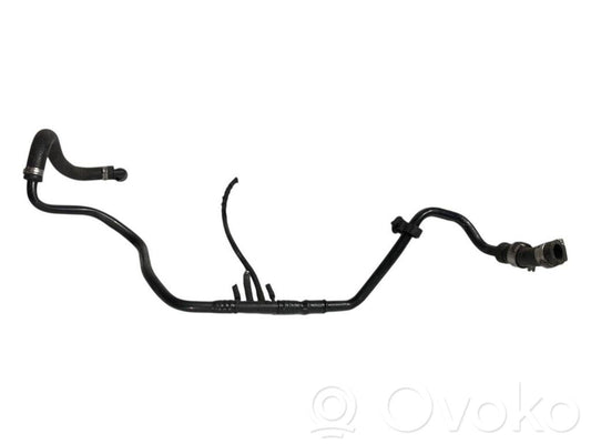 Caurulīte (-es) / šļūtene (-es)