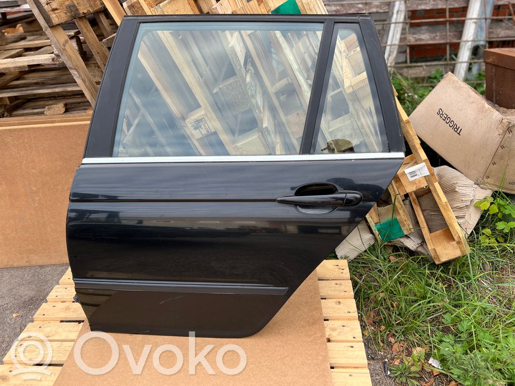 Aizmugurējās durvis