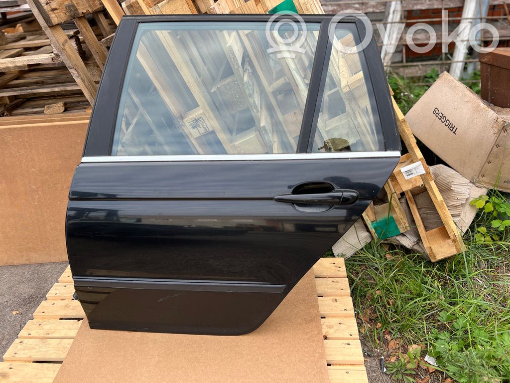 Aizmugurējās durvis