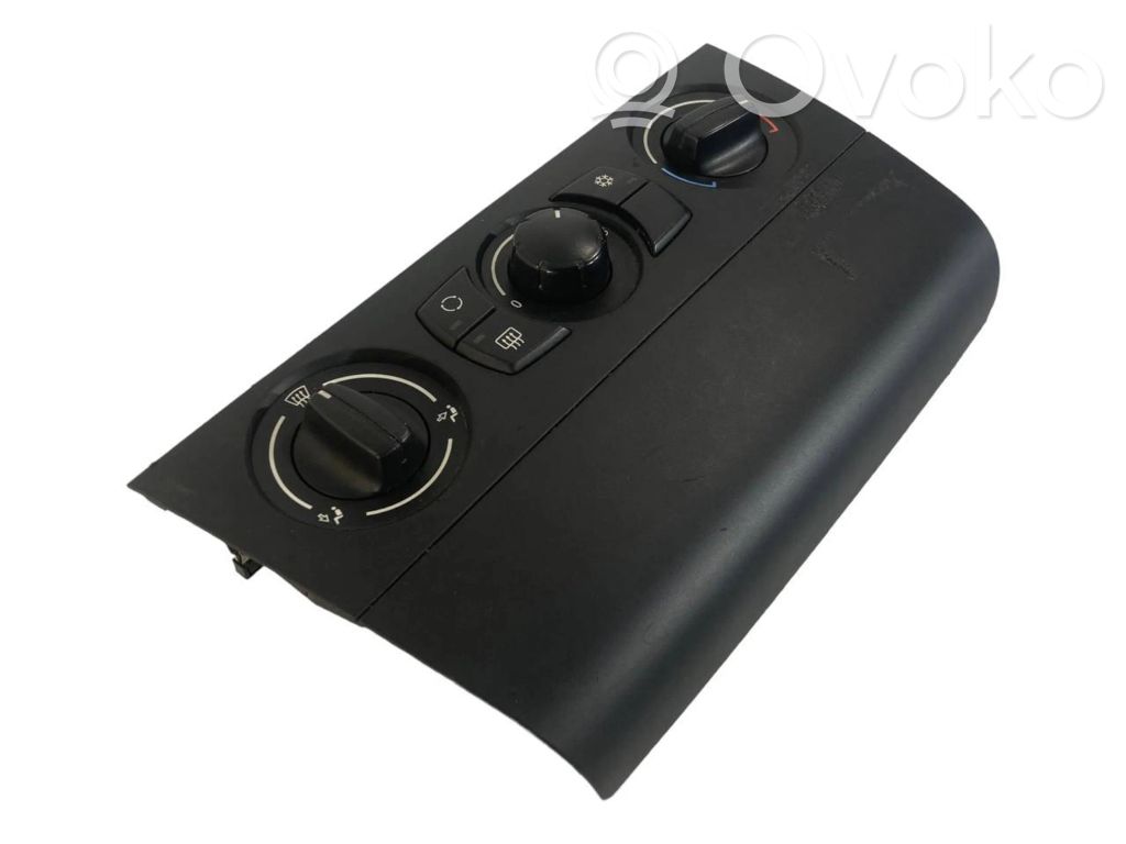 Air conditioning / climate control / interior heating control unit (in the passenger compartment)