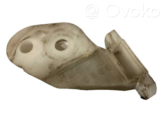 Priekšpusē bampera turētājs