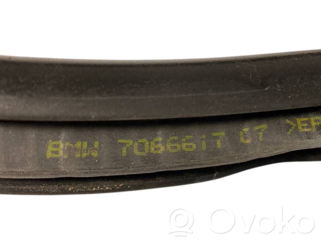 Priekšpusē apdares gumija (virsbūvē)