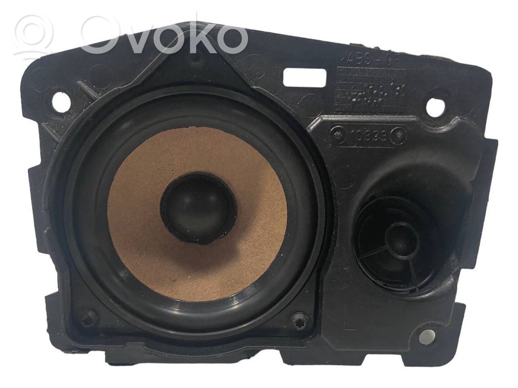 Skaļrunis (-i) pakaļējās durvīs