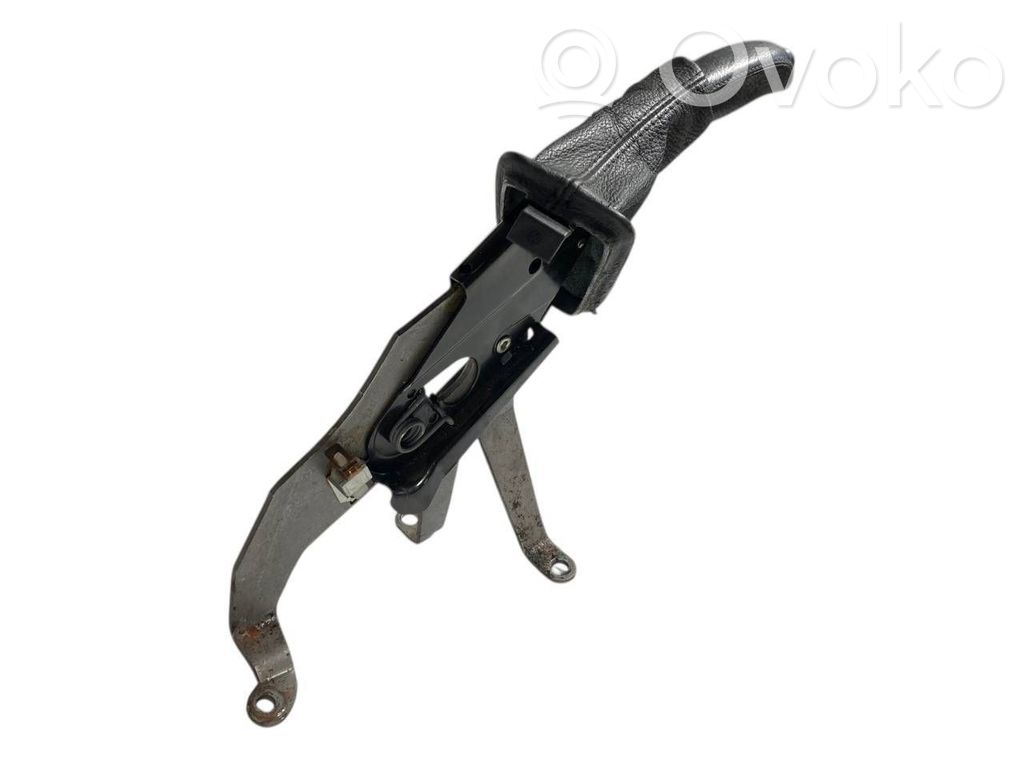 Rokas bremzes mehānisms (salonā)