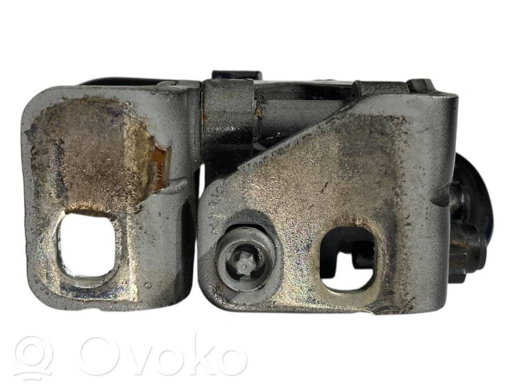 Aizmugurē apakšējā vira (eņģe)