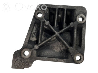 Dzinēja nostiprināšanas stiprinājums-kronšteins