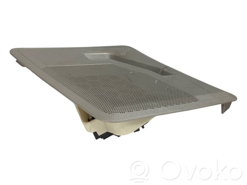 Augsto frekvenču skaļrunis (-i) priekšējās durvīs