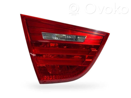 Aizmugurējais lukturis pārsegā