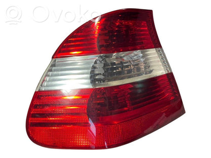 Aizmugurējais lukturis virsbūvē