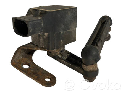 Aizmugurē balstiekārtas augstuma sensors