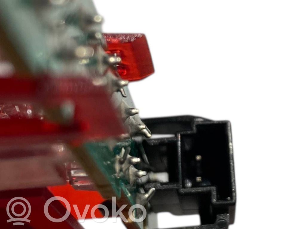 Papildu bremžu signāla lukturis