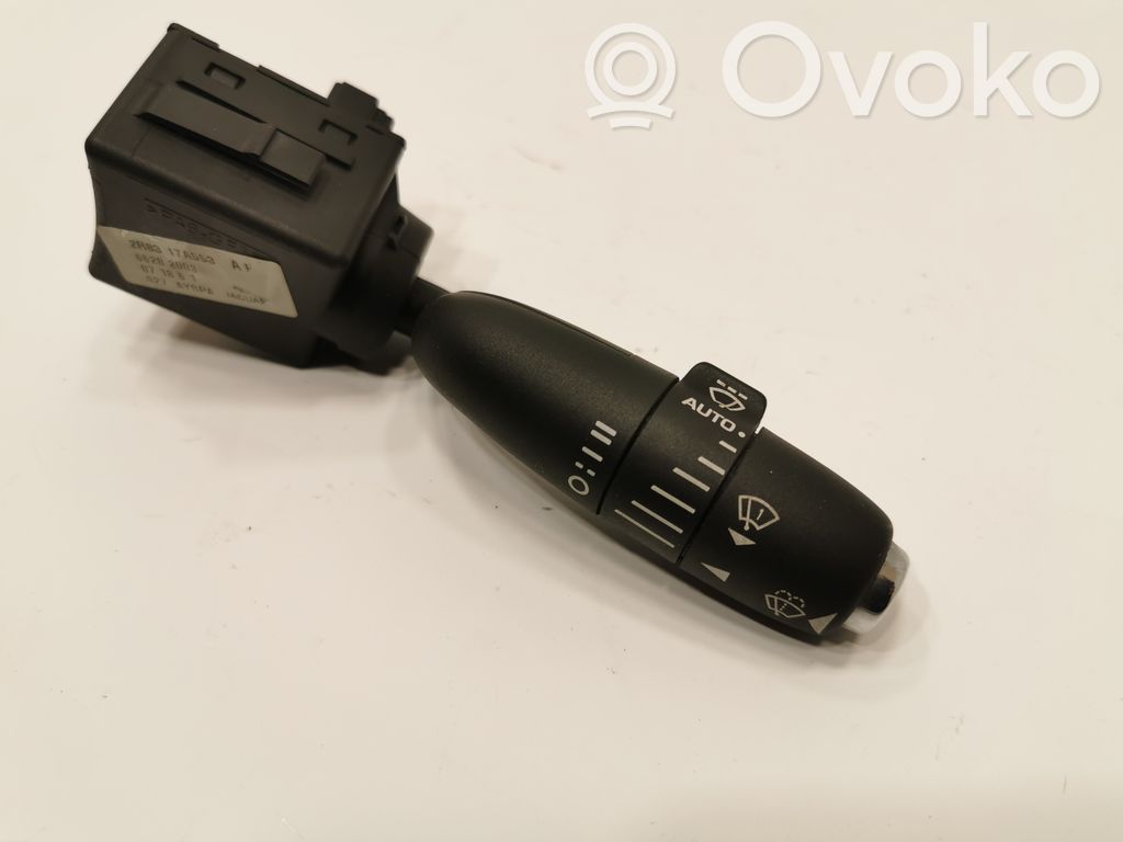 Stikla tīrītāja vadības pogas kātiņš