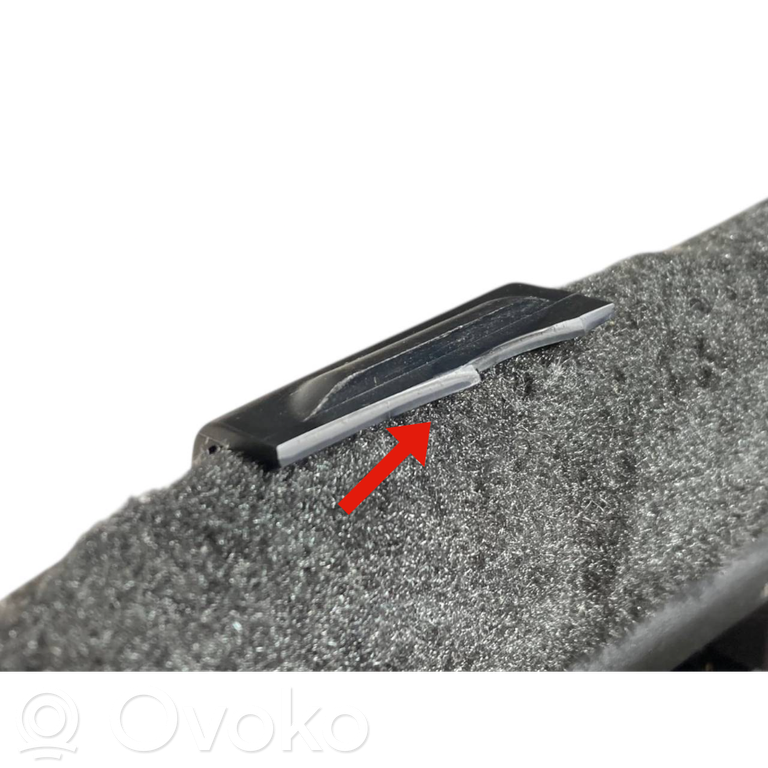 Bagāžnieka sānu apakšējās apdares panelis