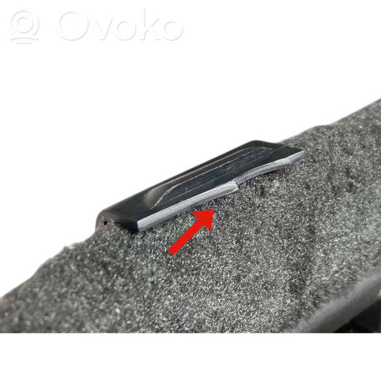 Bagāžnieka sānu apakšējās apdares panelis